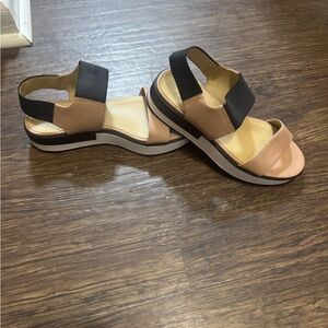 Naturalizer Stylish Tan and Black Women's Sandals SIZE 7.5
